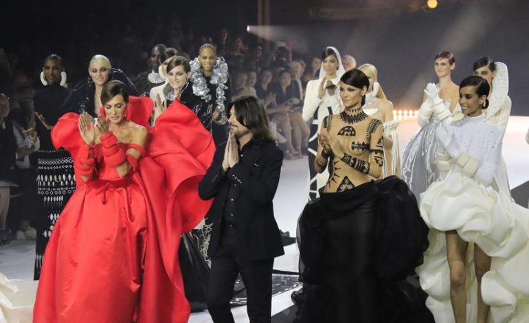  Luxo: Paris Fashion Week Haute Couture