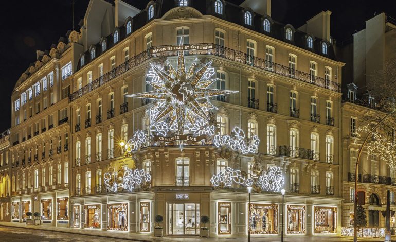  Dior revela sua decoração de Natal em todo o mundo