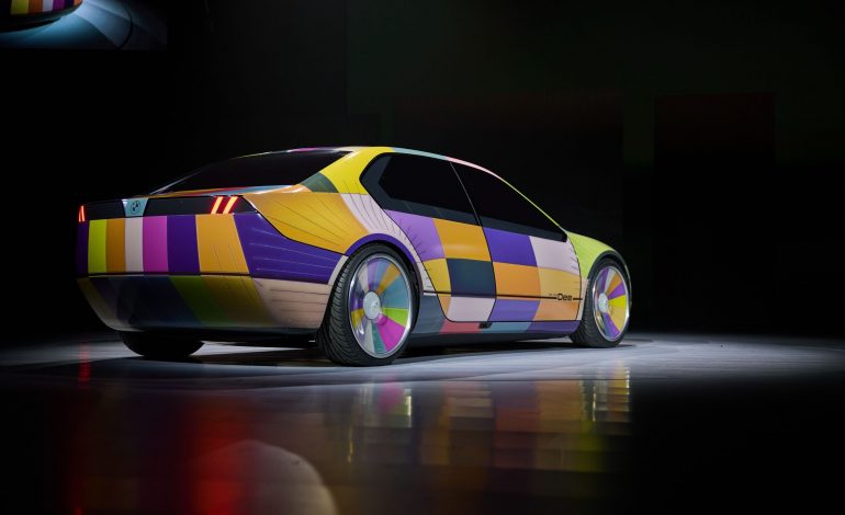  A BMW mostra carro-conceito que muda de cor!