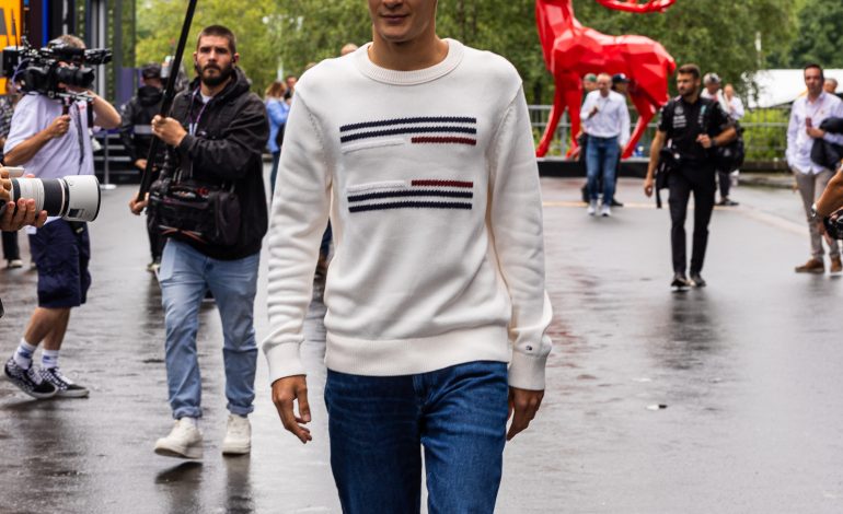  George Russell veste Tommy Hilfiger no Grand Prix Belga