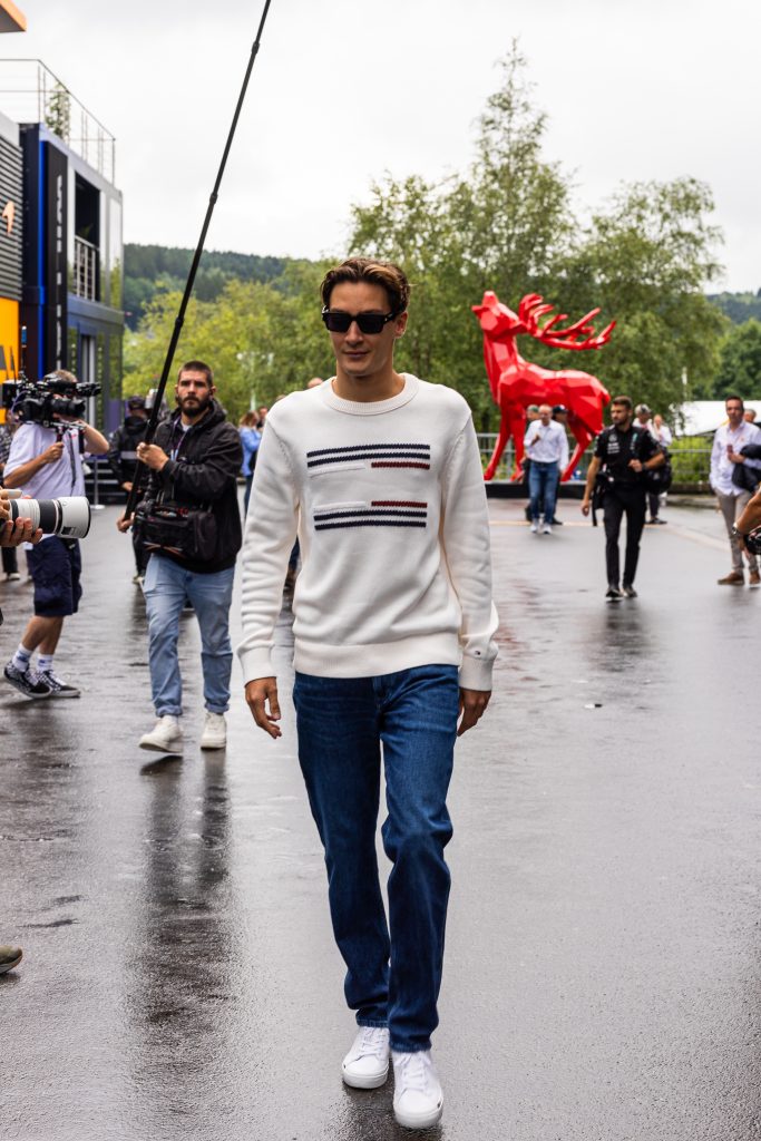George Russell veste Tommy Hilfiger no Grand Prix Belga