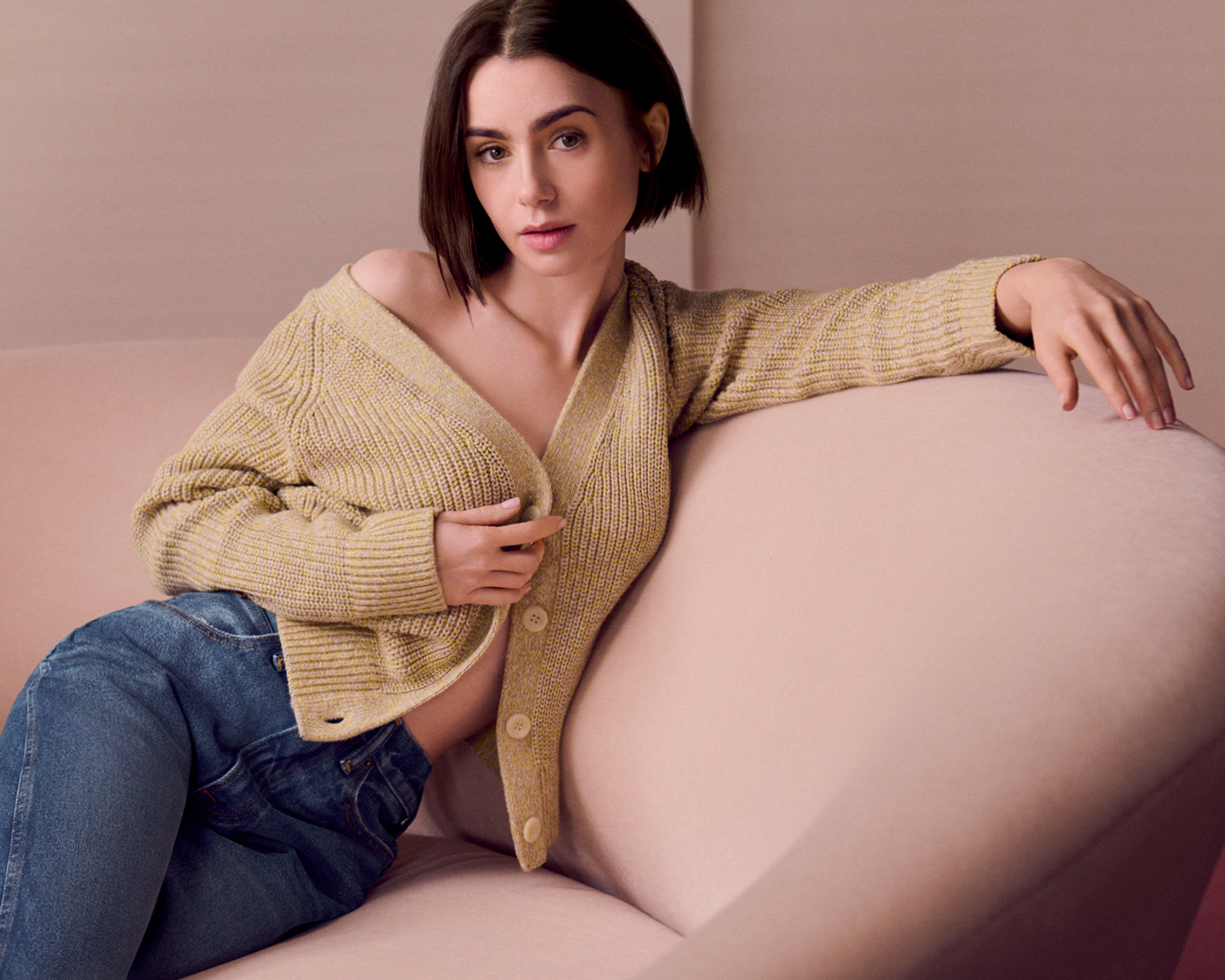 Calvin Klein lançou hoje campanha com Lily Collins