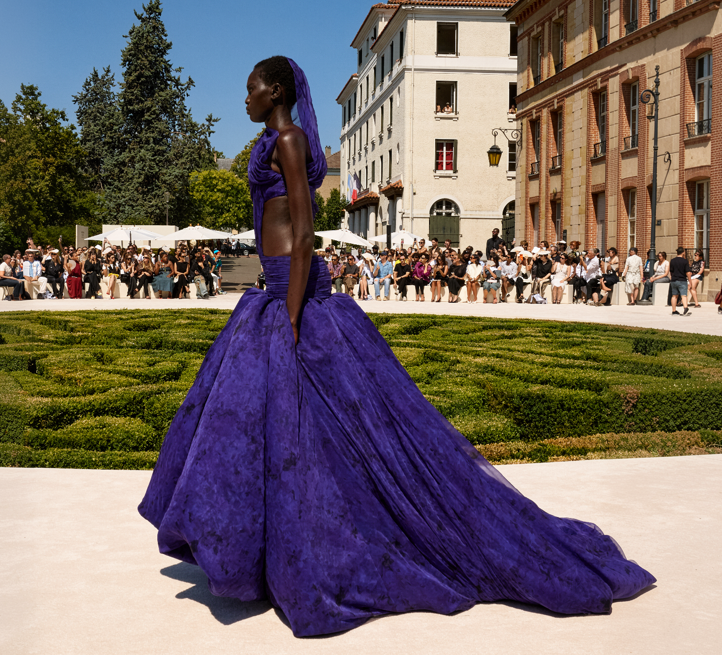 Balenciaga com a estreia de Pierpaolo Piccioli